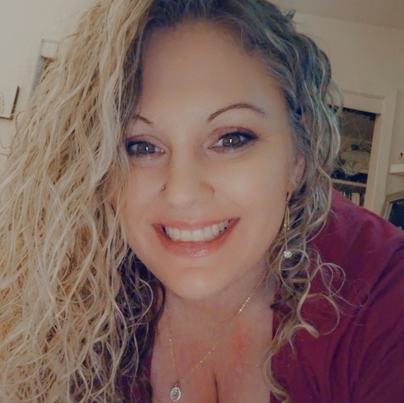 Meet your Posher, Lynsey - Picture 1 of 1